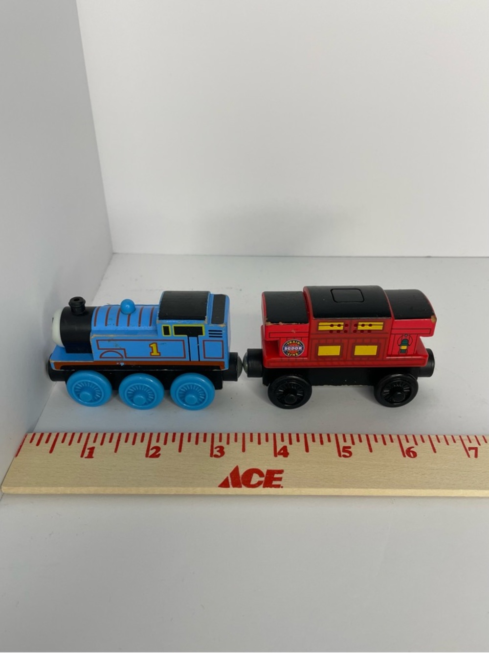 Thomas And Friends 2012 Wood Thomas and Musical Caboose Works Magetic - Picture 14 of 14